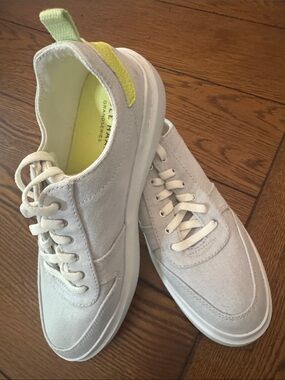 Cole Haan women’s Light Blue Canvas Lace-Up Sneakers, 9B